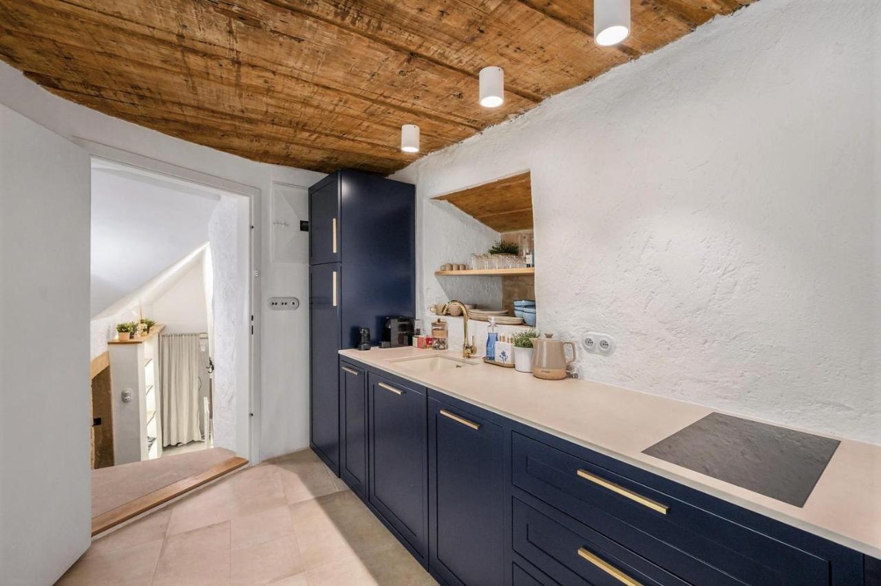 New Design & High Standard Apt From 16Th Century In Old Town-Free Parking Bratislava Exterior photo